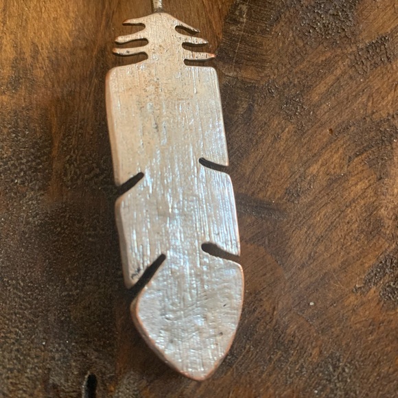 Vintage Silver Tone Feather Necklace Unisex Mens Womans Jewelry Gray & Red Stone - Picture 7 of 8